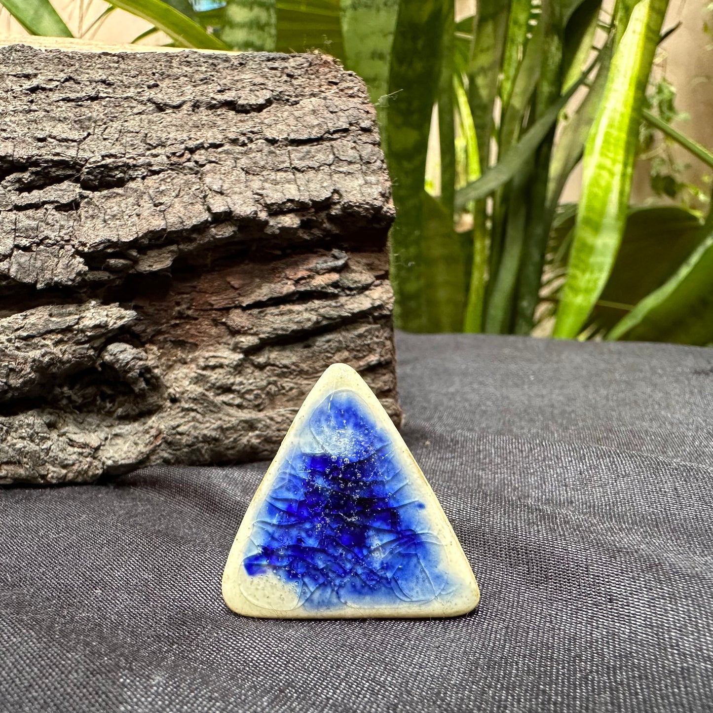 Sea Breeze Triangle Ceramic Ring