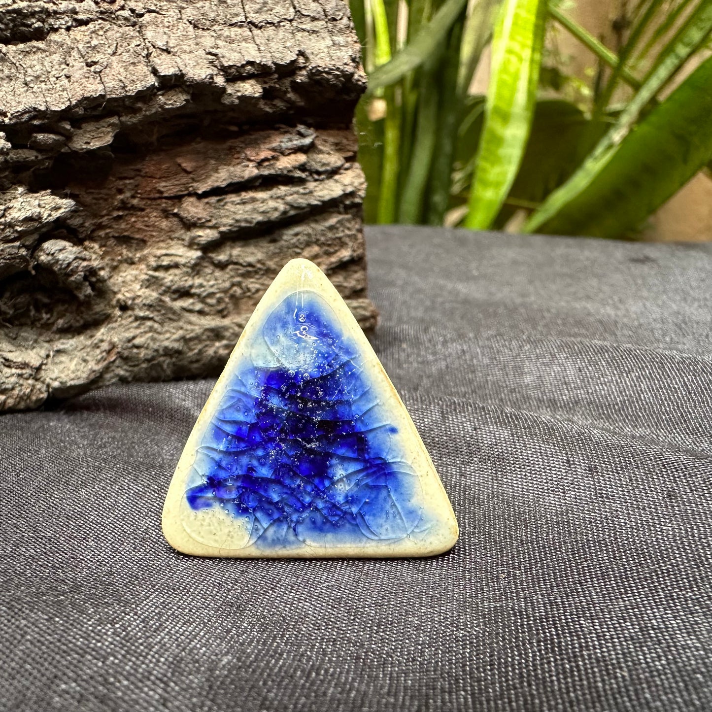 Sea Breeze Triangle Ceramic Ring