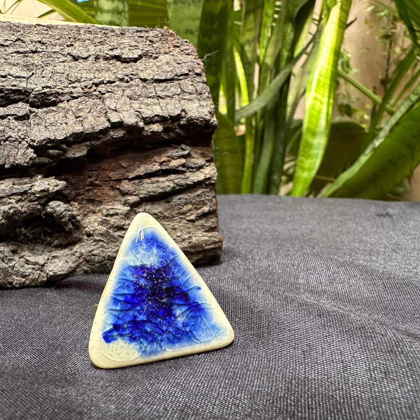 Sea Breeze Triangle Ceramic Ring