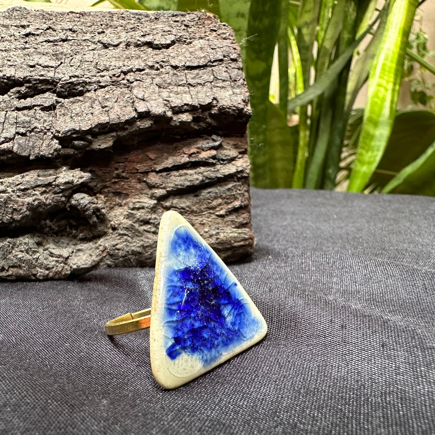 Sea Breeze Triangle Ceramic Ring