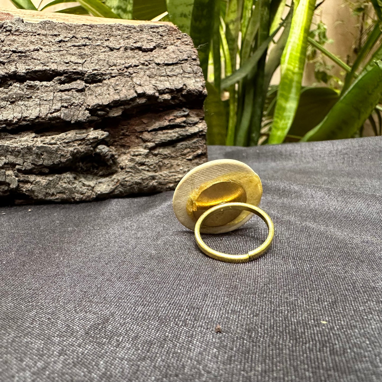 Sunshine Round Ceramic Ring